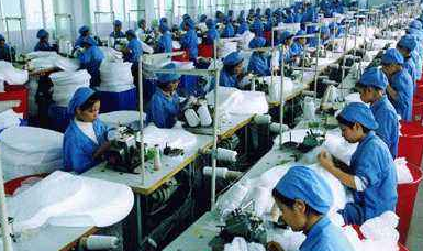 服裝零售遇冷，化妝品消費(fèi)升溫 紡織皮革與化妝品行業(yè)的冰火兩重天